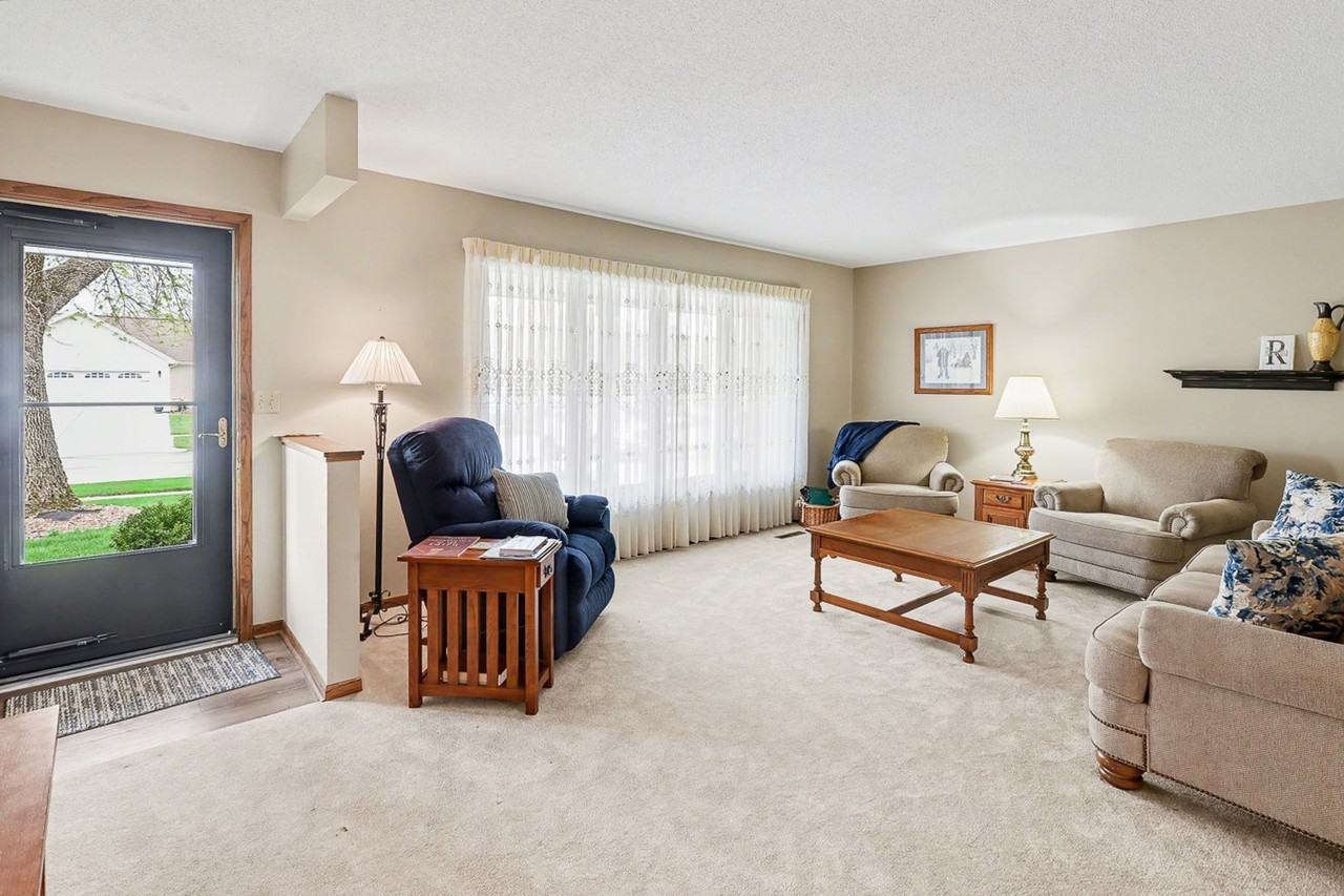 1428 Edgewood Dr - Photo 5 of 25