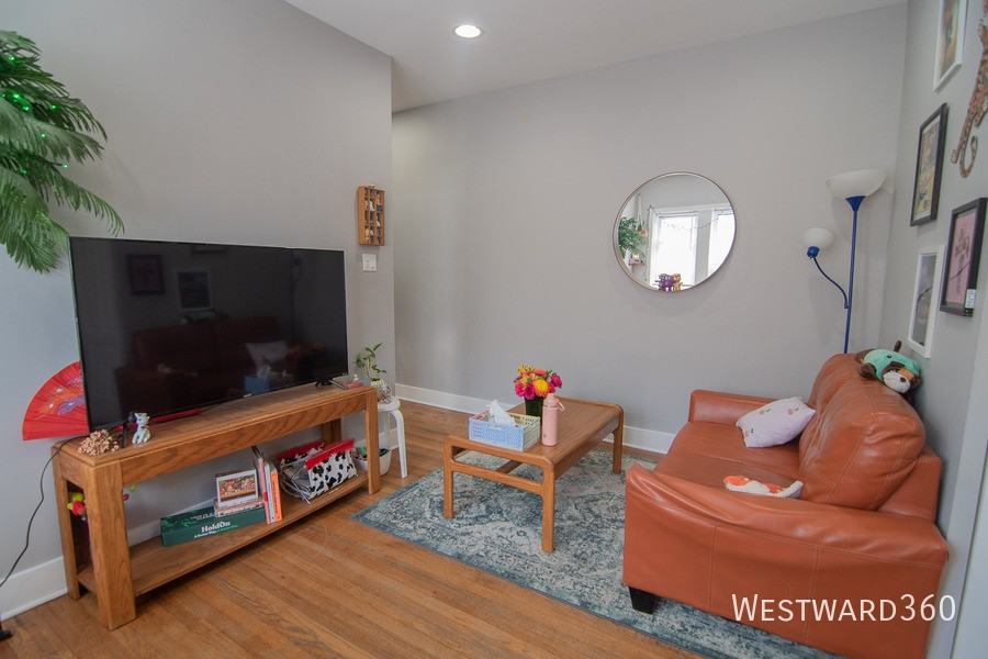 4543 N Albany Ave #3 - Photo 5 of 14