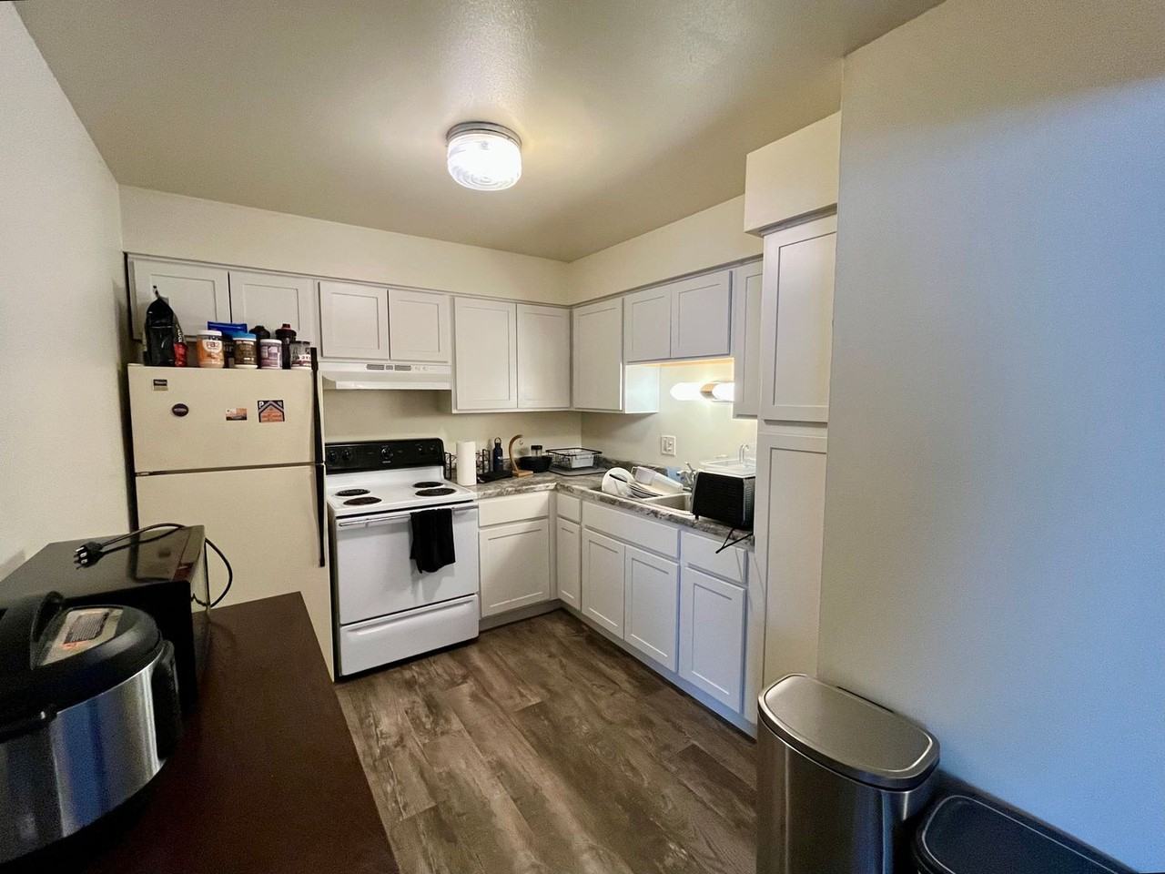 1320 E Capitol Drive - Photo 4 of 20