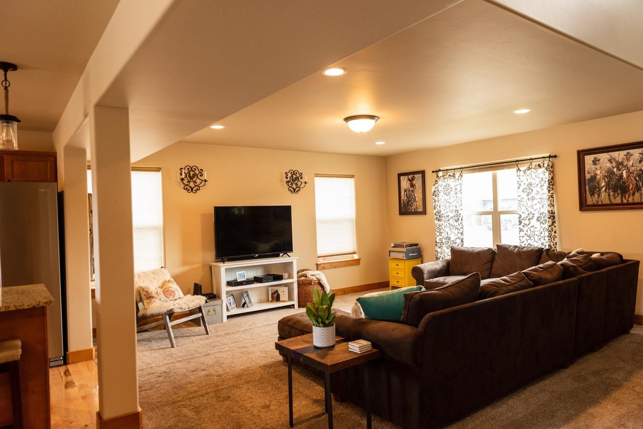 4461 Glenwood Dr #NA - Photo 4 of 17