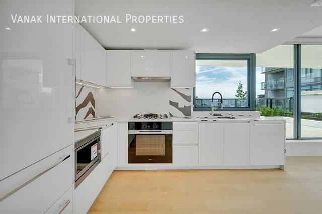 135 13th St E - Photo 2 of 28