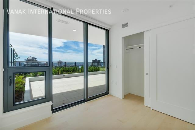 135 13th St E - Photo 4 of 28