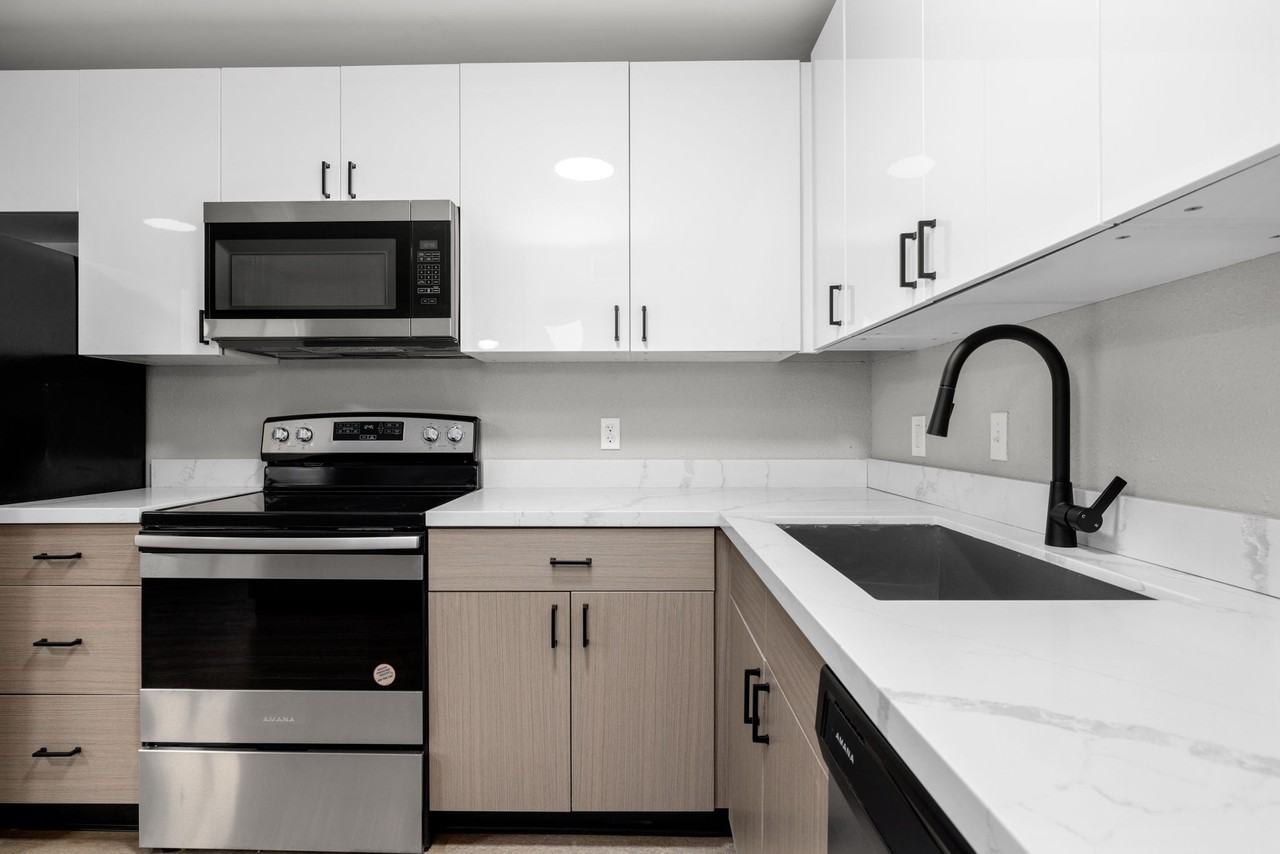 50 Devon Ct #B12 - Photo 2 of 15