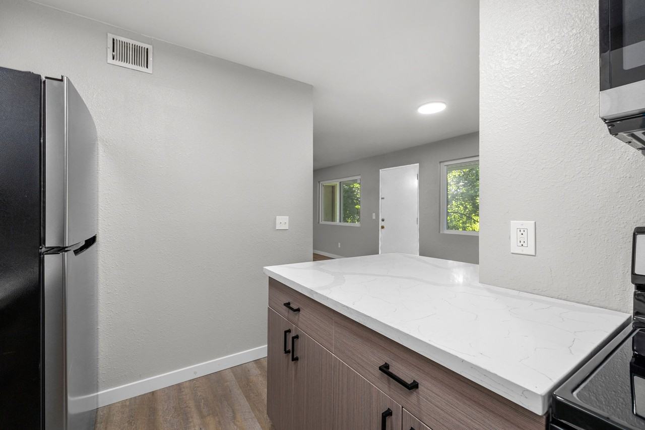 50 Devon Ct #C7 - Photo 4 of 15