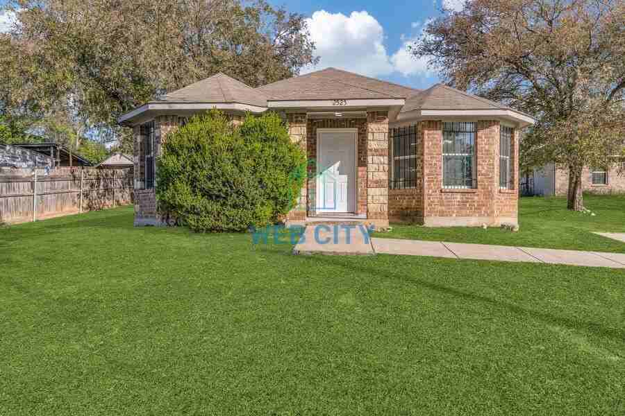 2525 Lyola St - Photo 2 of 12