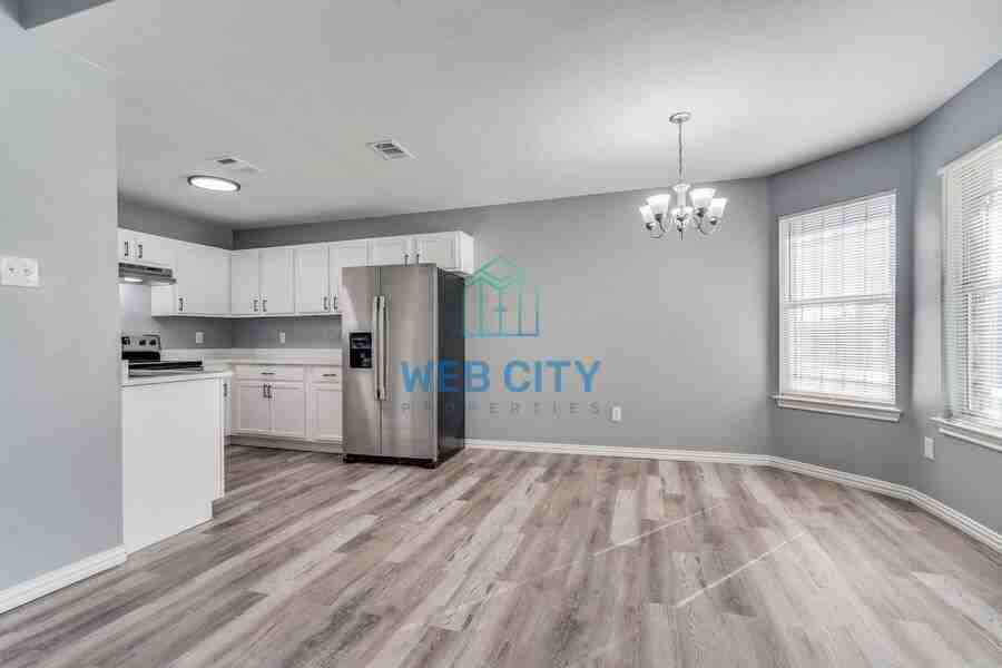 2525 Lyola St - Photo 6 of 12