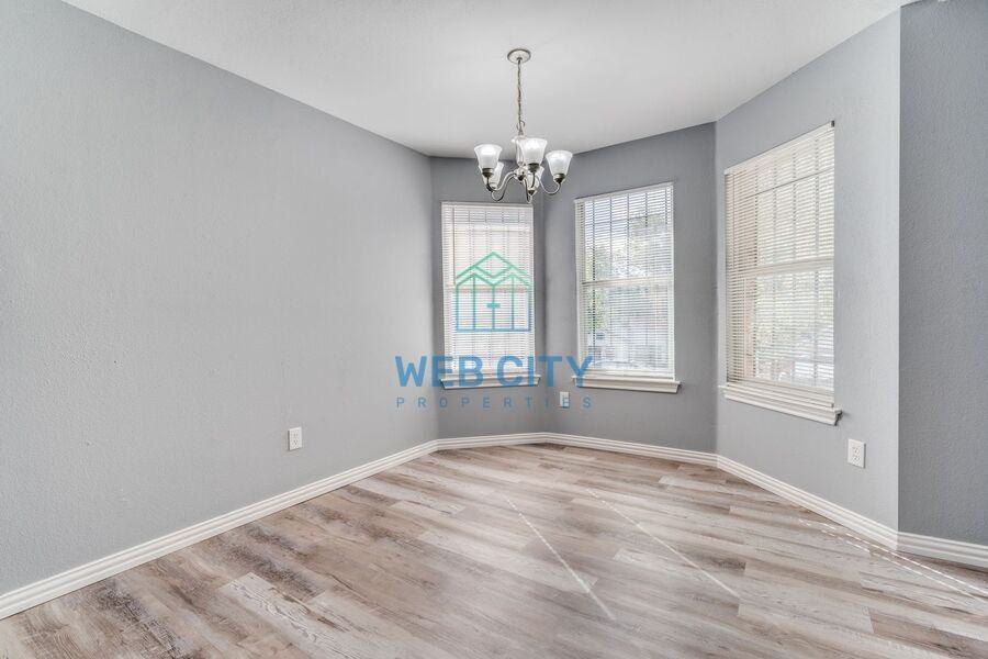 2525 Lyola St - Photo 6 of 10