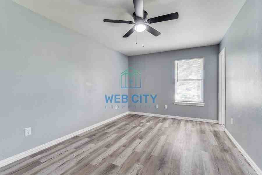 2525 Lyola St - Photo 7 of 10