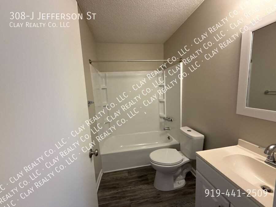 308 Jefferson St Apt J - Photo 2 of 21