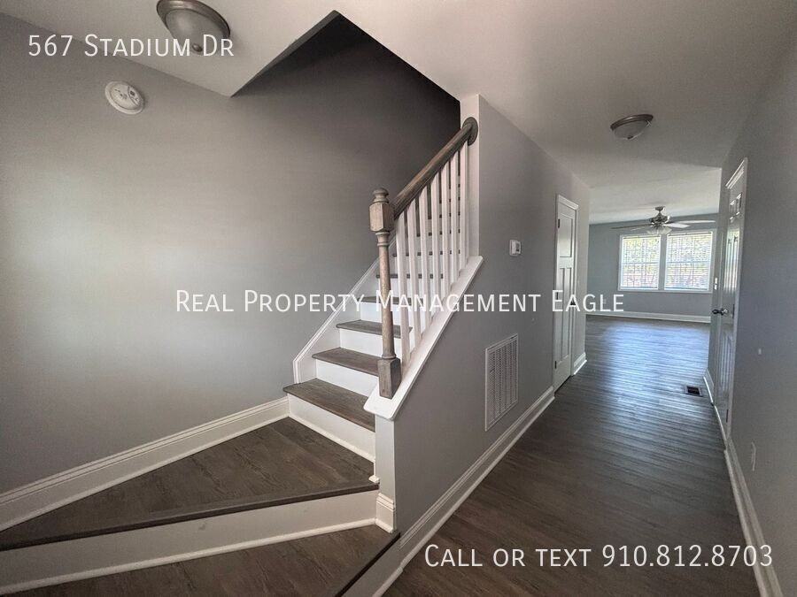 567 Stadium Dr - Photo 2 of 19