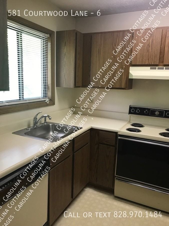 581 Courtwood Ln #6 - Photo 5 of 14