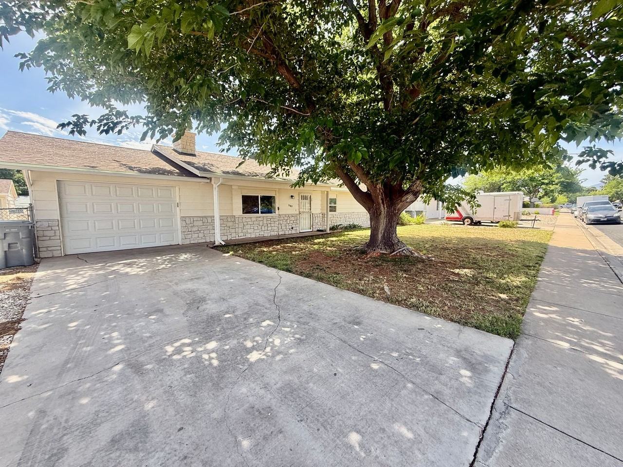 2687 Red Mountain Dr - Photo 2 of 34