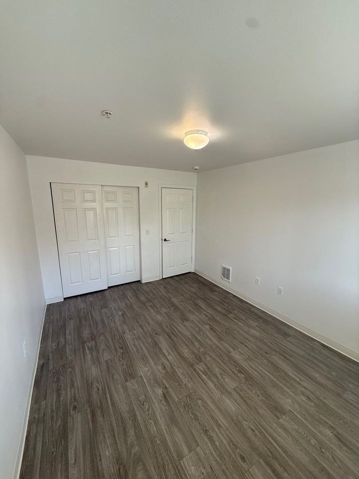 Parkland Manor - Photo 7 of 11