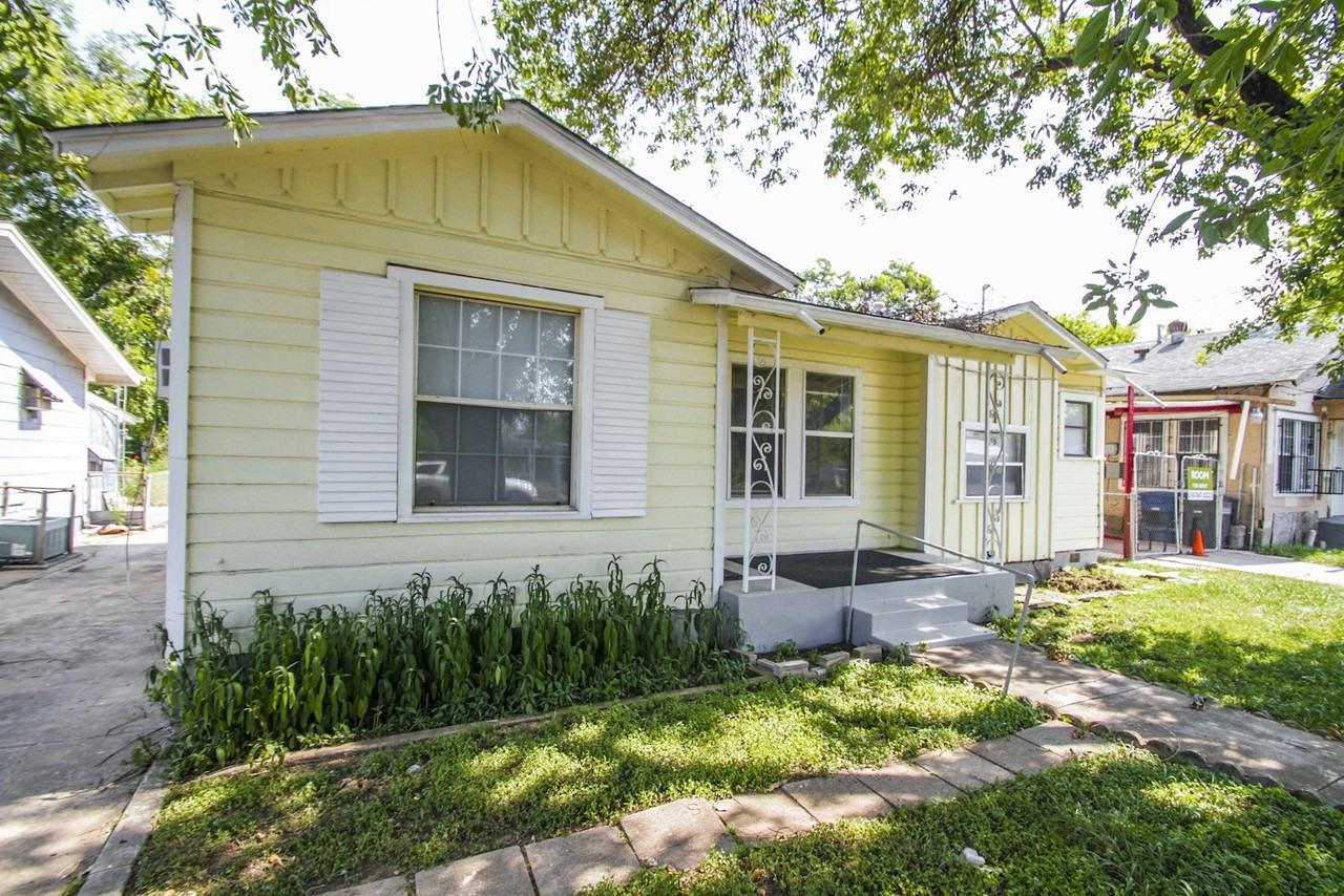 2818 East Houston Street - Photo 2 of 36