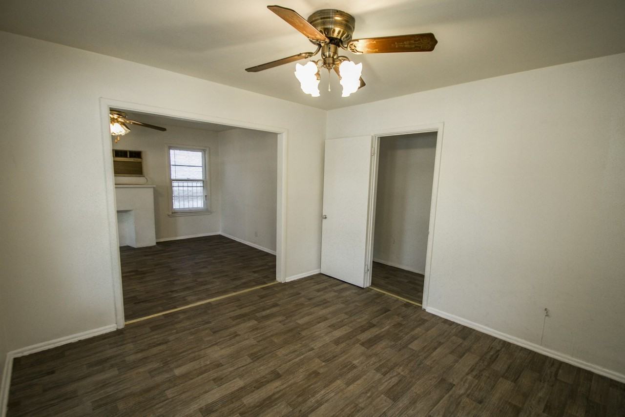 2818 East Houston Street - Photo 3 of 36