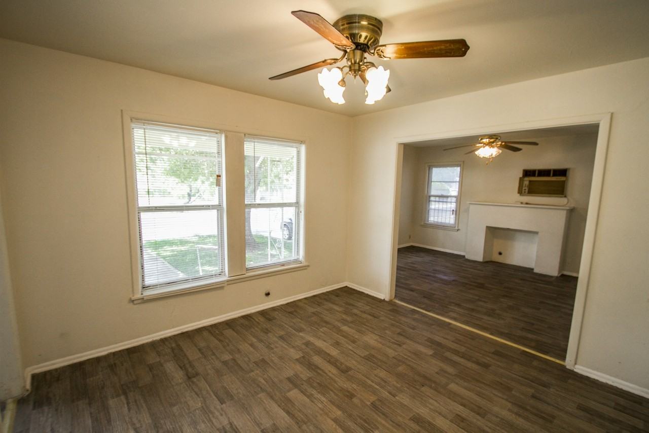 2818 East Houston Street - Photo 4 of 36