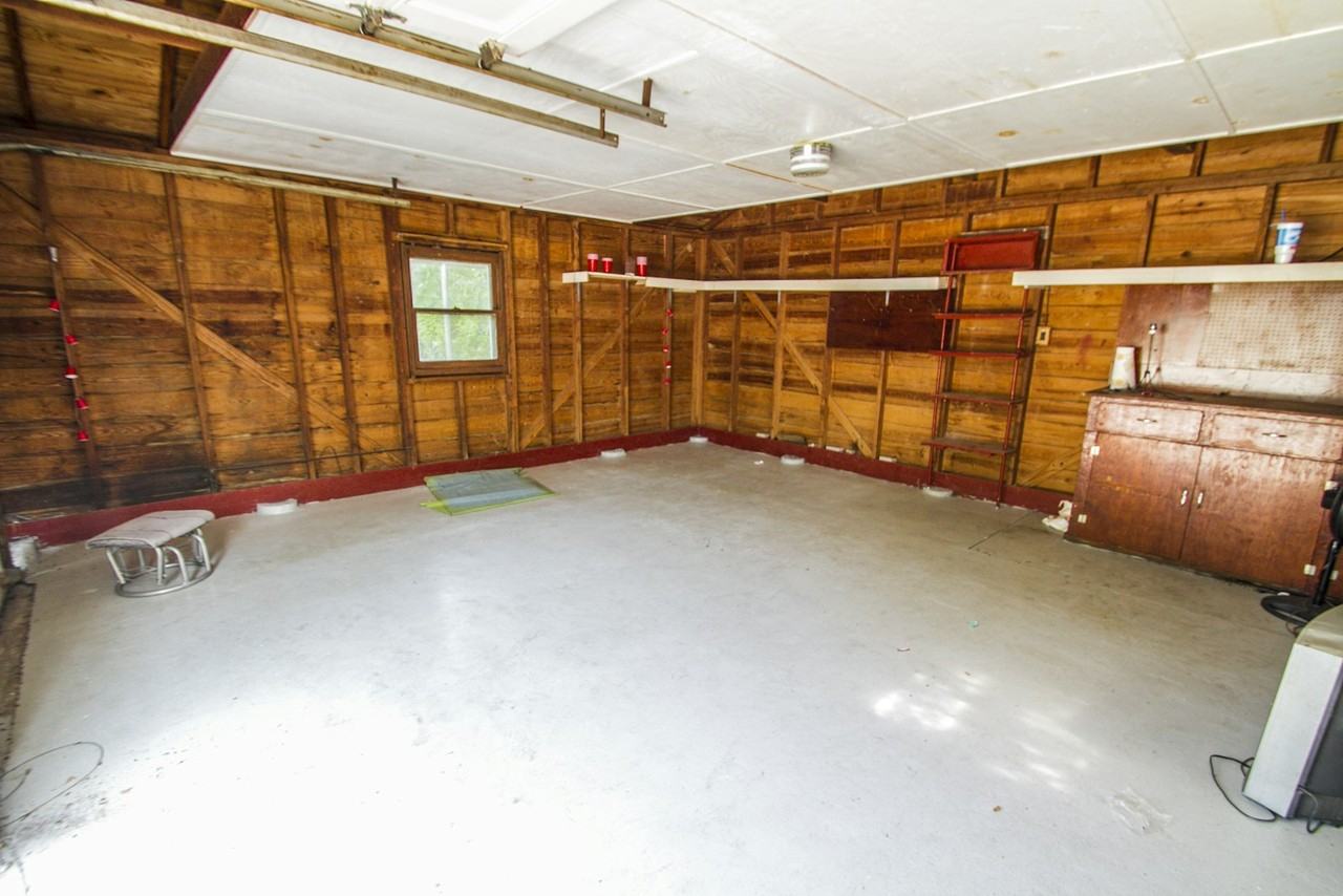 2818 East Houston Street - Photo 5 of 36