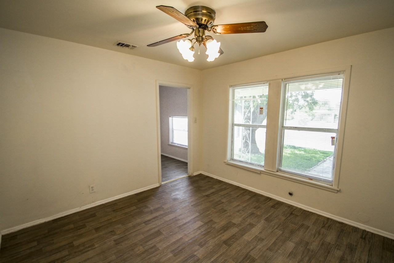 2818 East Houston Street - Photo 6 of 36