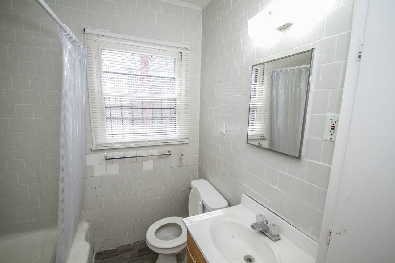 2818 East Houston Street - Photo 7 of 36