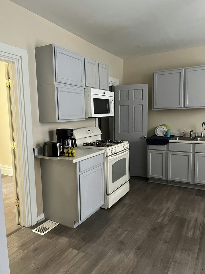 935 Prospect Avenue Northeast, Unit 1B - Photo 5 of 11