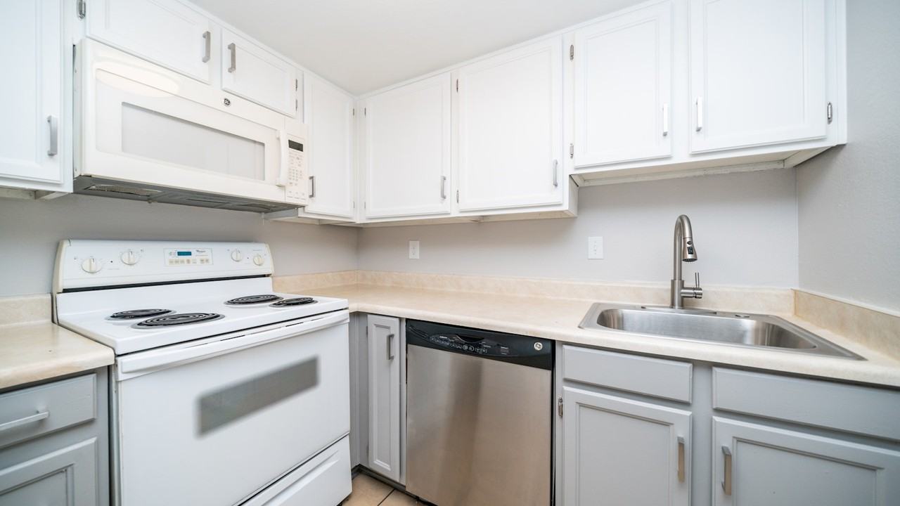 1831 West Mulberry Drive, Unit 242 - Photo 7 of 22
