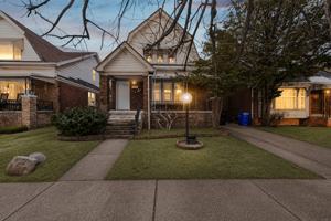 featured image of 5856 Barrett St