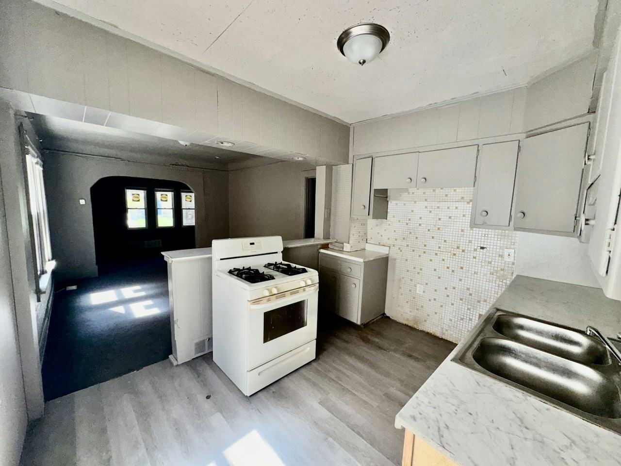 5856 Barrett Street, Unit Lower - Photo 5 of 9