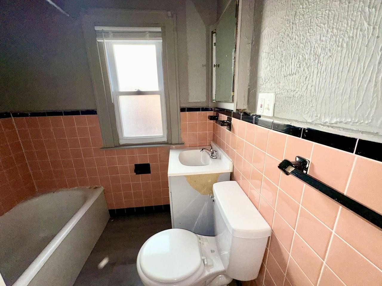 5856 Barrett Street, Unit Lower - Photo 7 of 9