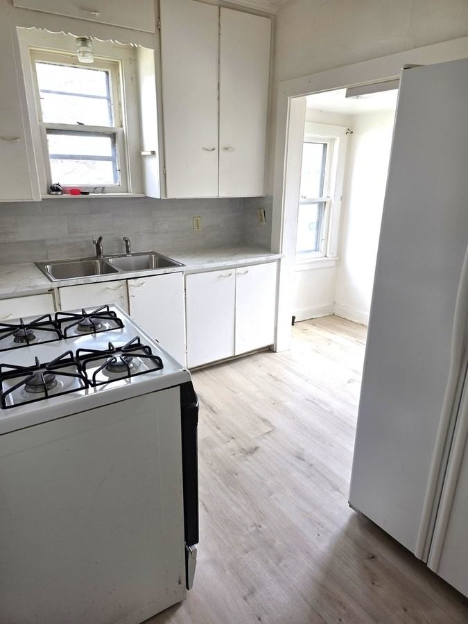 751 Leonard Ave - Photo 3 of 6