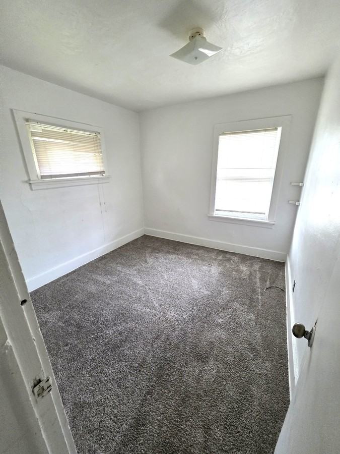751 Leonard Ave - Photo 5 of 6