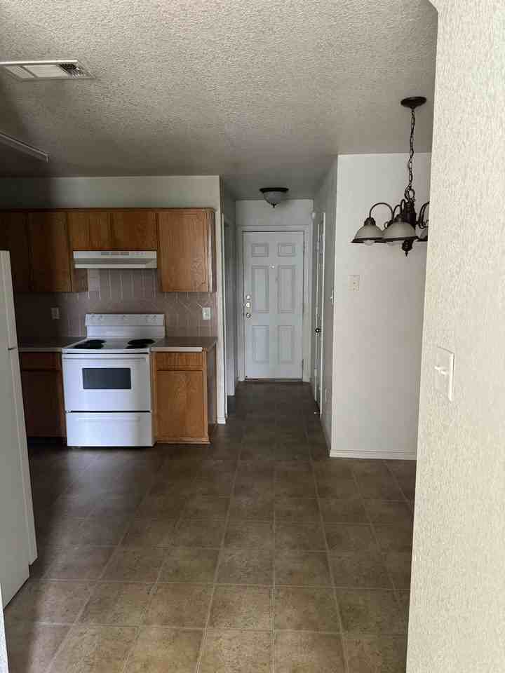 204 Meadow View Lane, Unit C - Photo 4 of 7