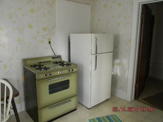 915 Lee St #1-2 - Photo 3 of 7