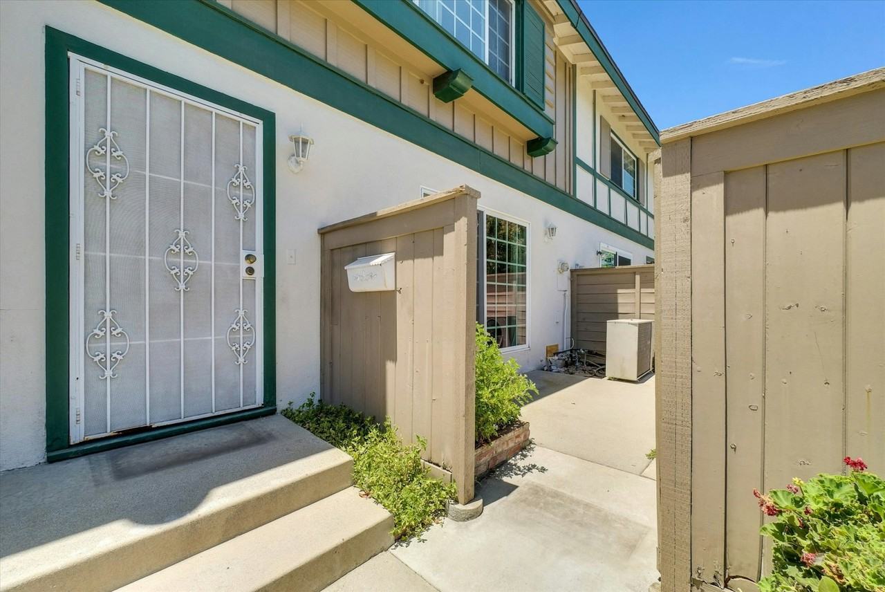 4984 Argyle Drive - Photo 3 of 18