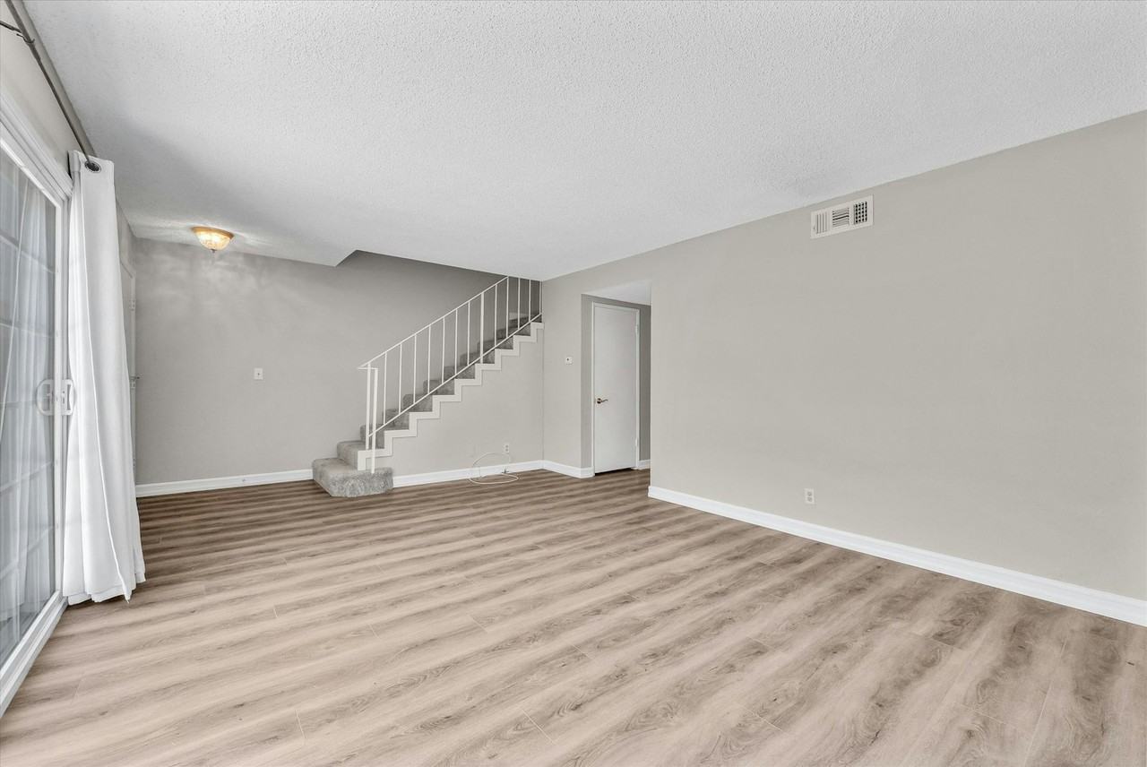 4984 Argyle Drive - Photo 6 of 18