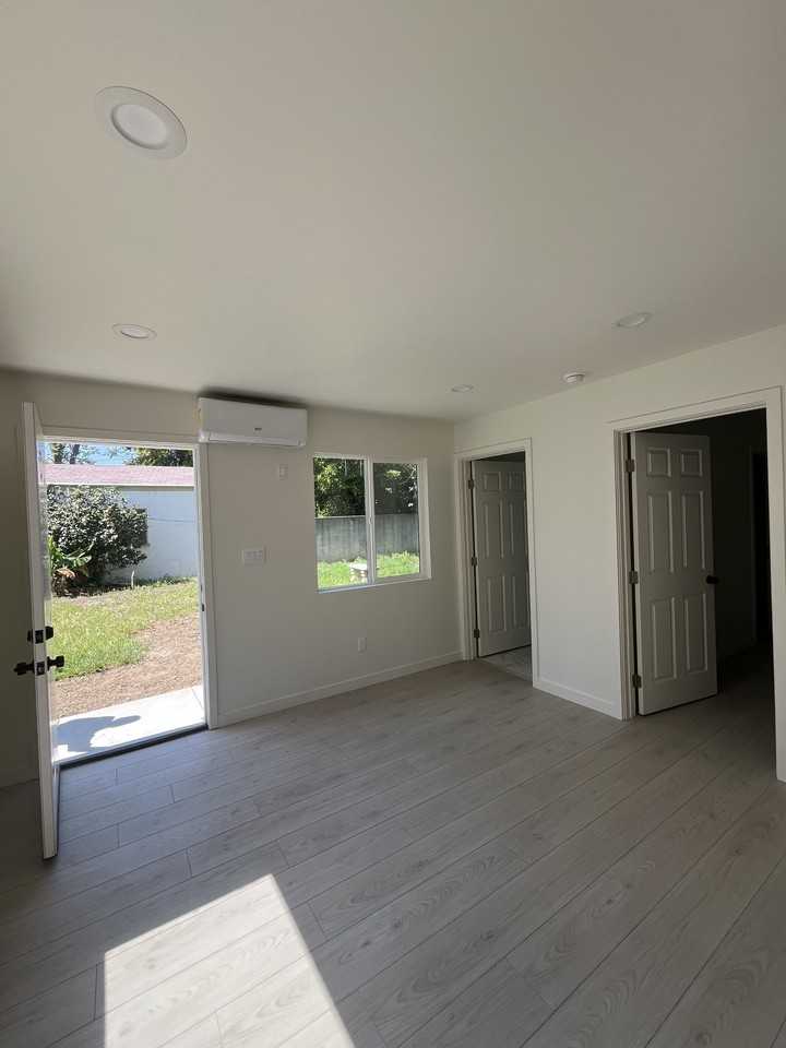 14629 Haynes St - Photo 3 of 18