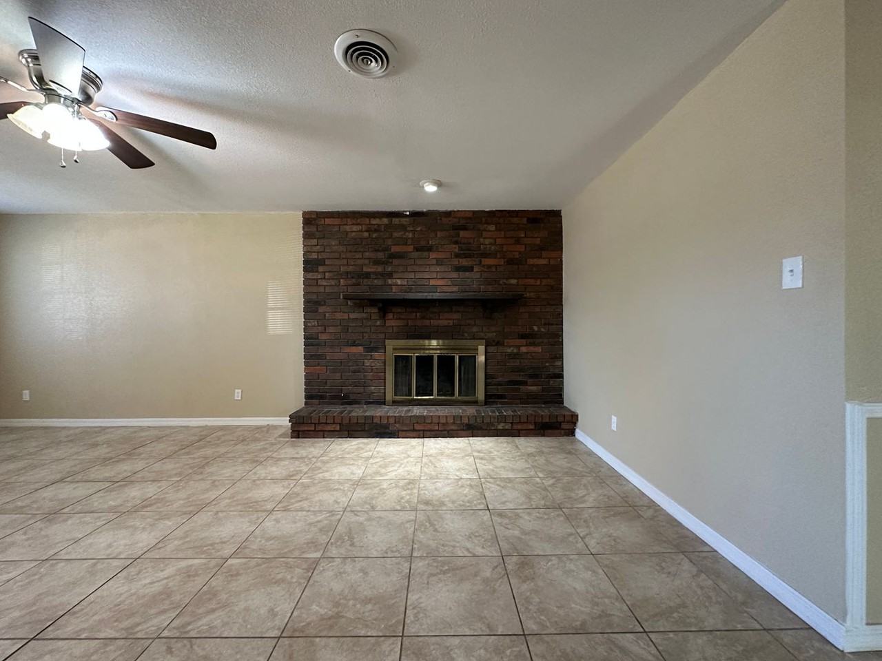 3201 S 92nd St - Photo 3 of 19