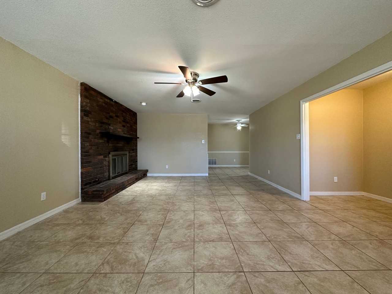 3201 S 92nd St - Photo 4 of 19