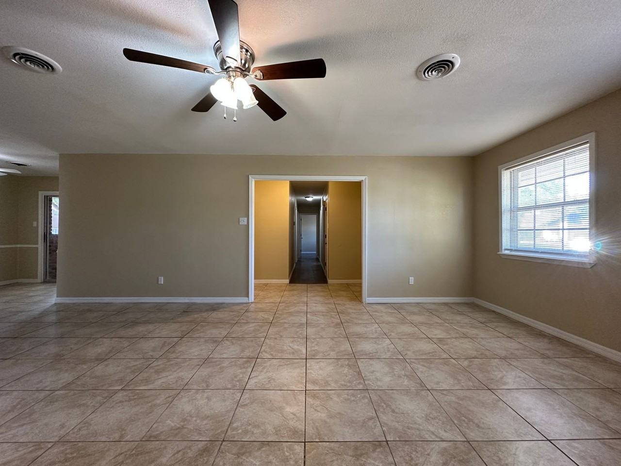 3201 S 92nd St - Photo 5 of 19