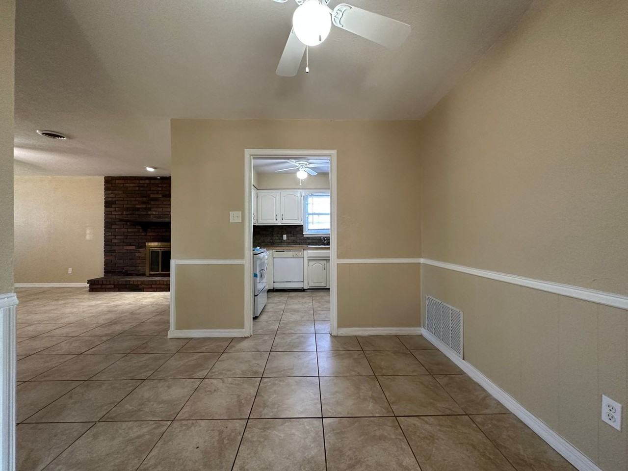 3201 S 92nd St - Photo 6 of 19