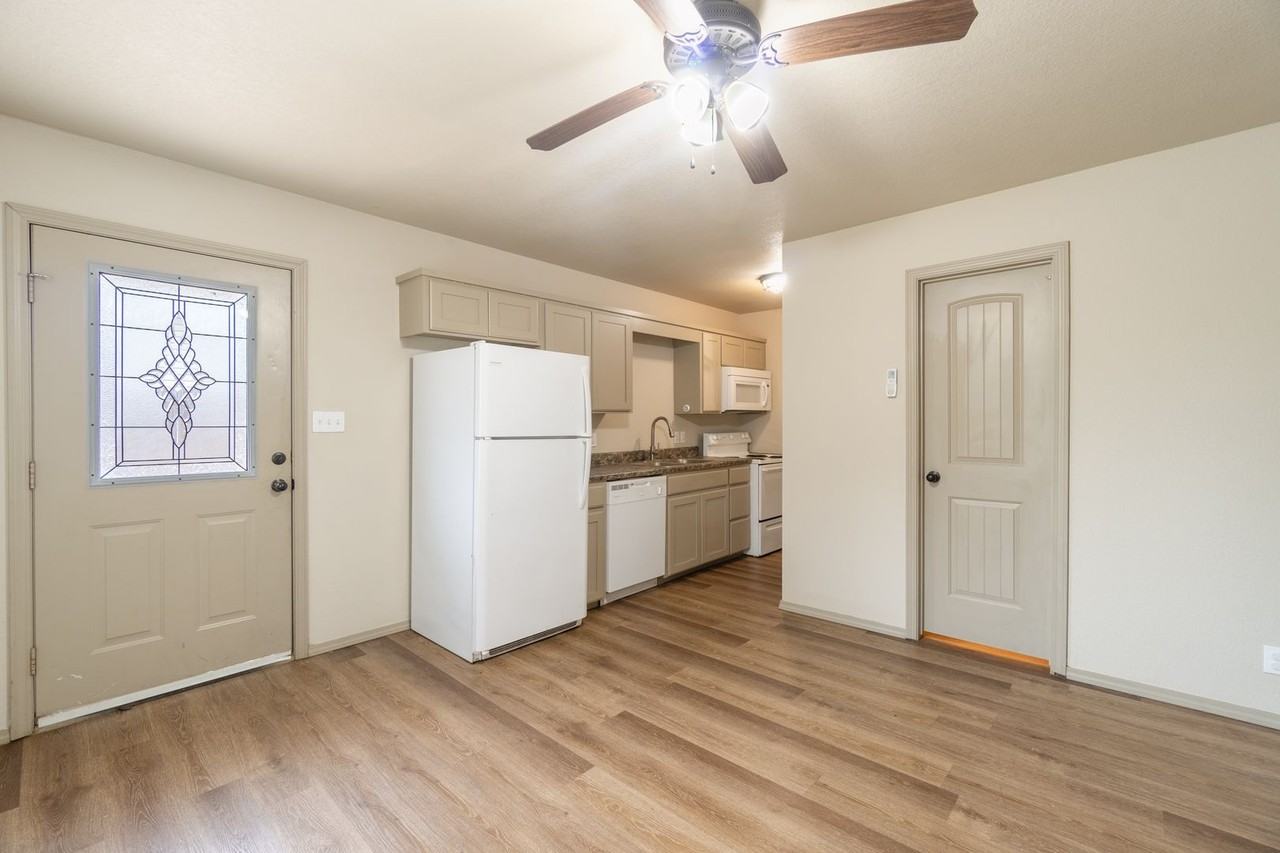 2120 N 13th St - Photo 3 of 11