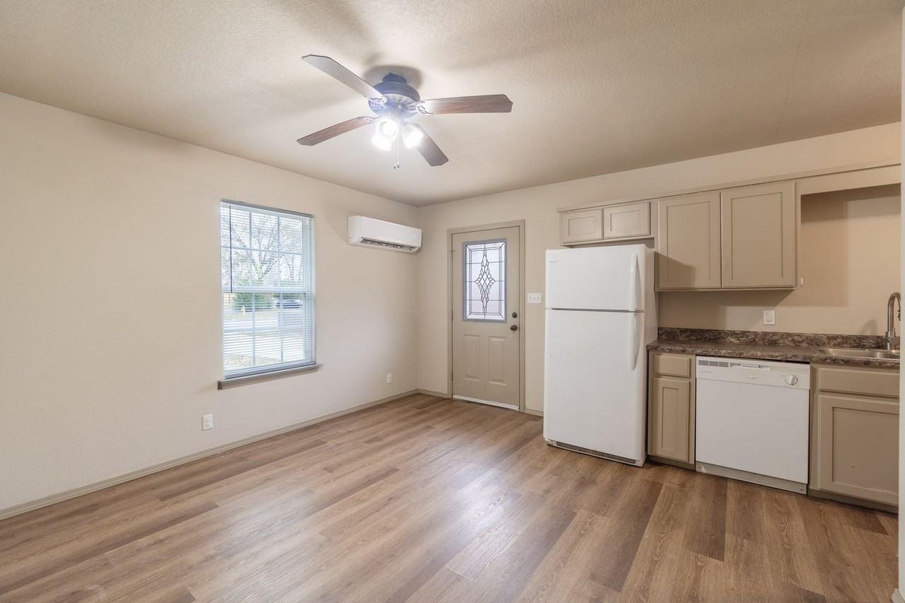 2120 N 13th St - Photo 4 of 11