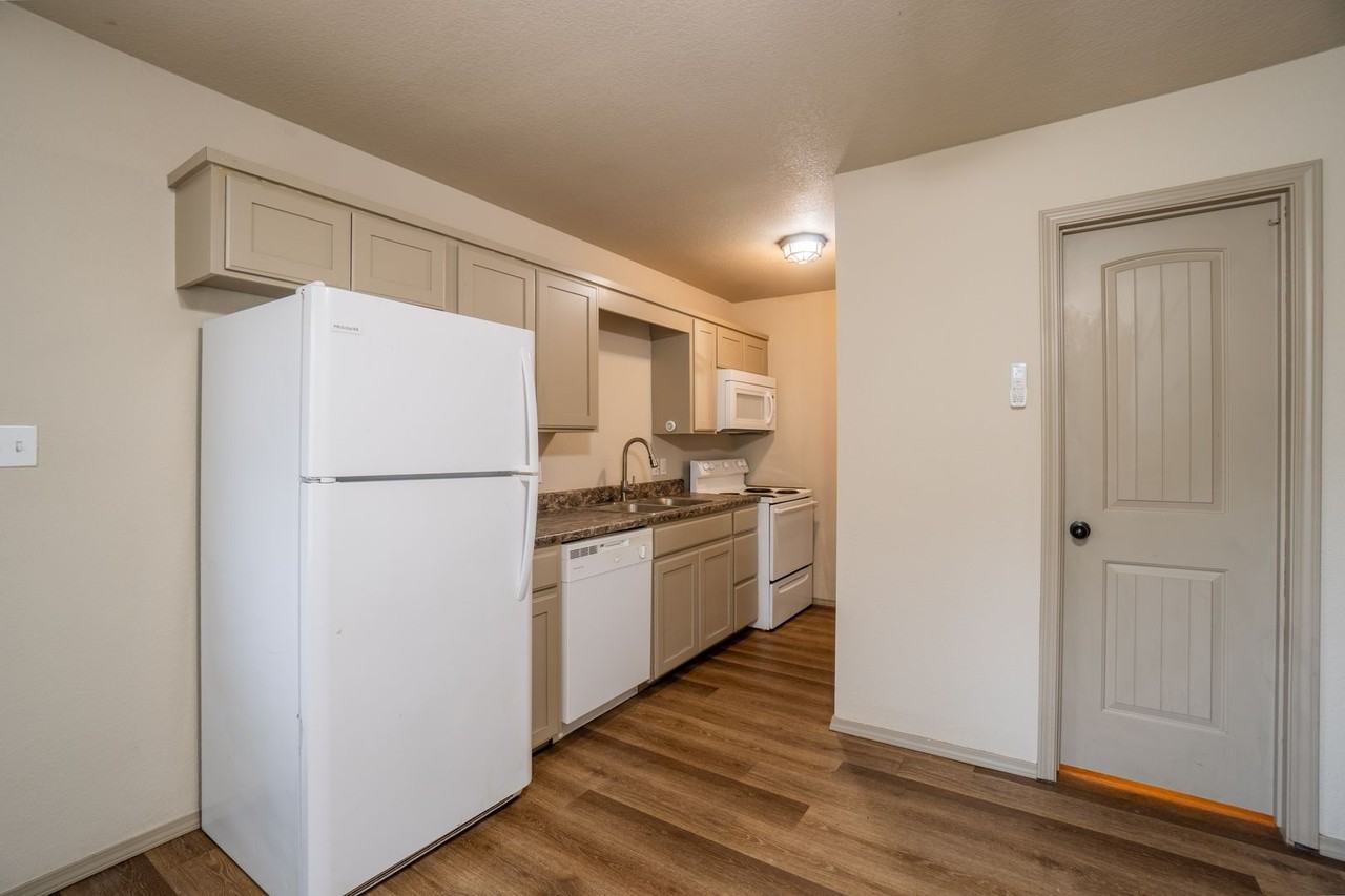 2120 N 13th St - Photo 5 of 11