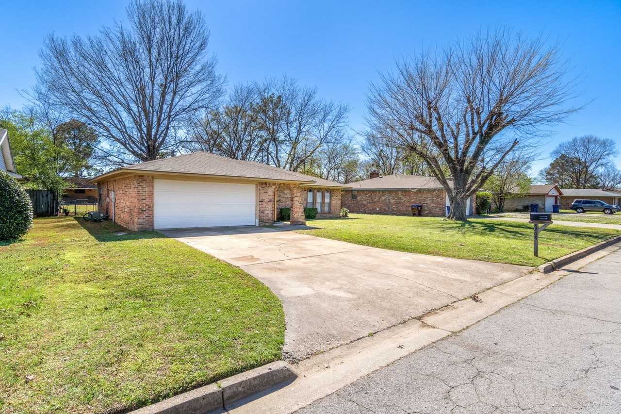 8208 Mark Ln - Photo 3 of 22