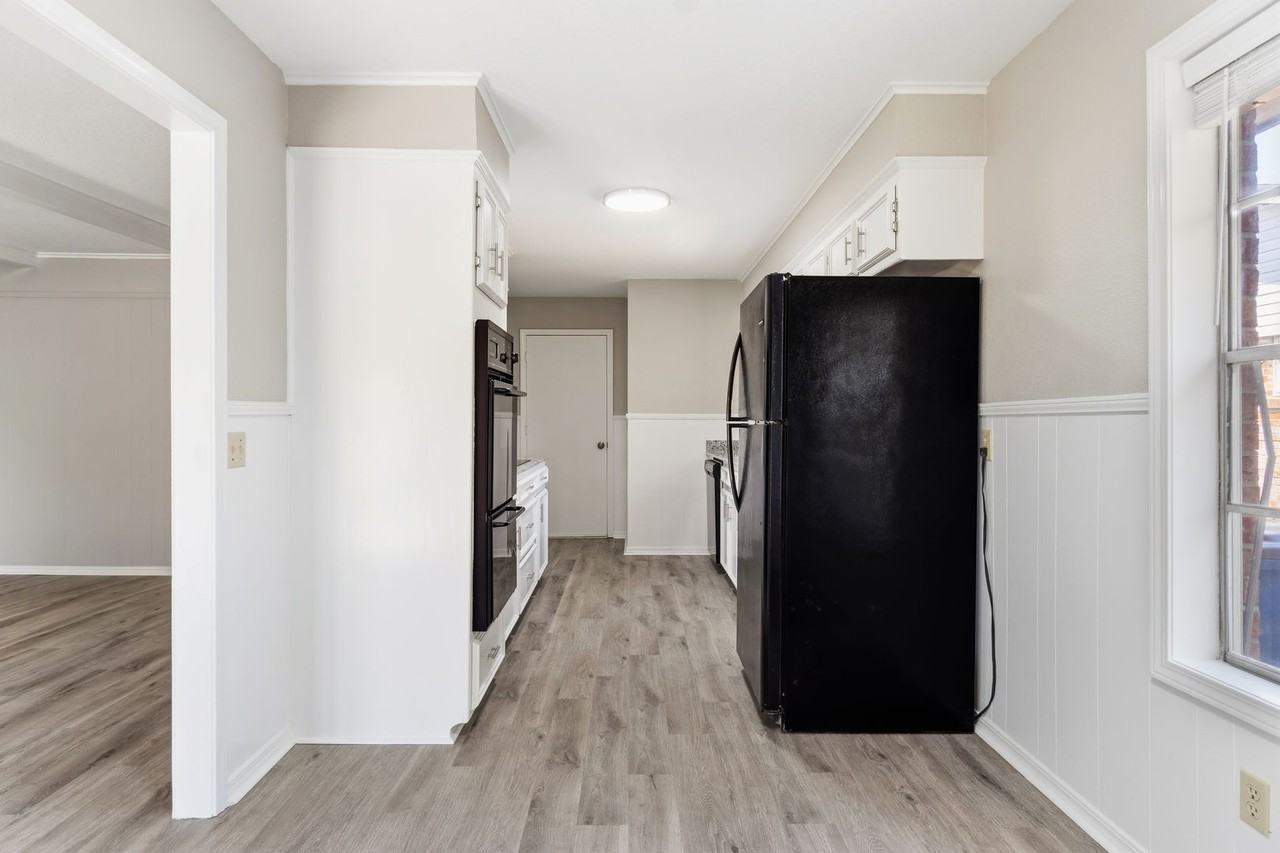 8208 Mark Ln - Photo 7 of 22