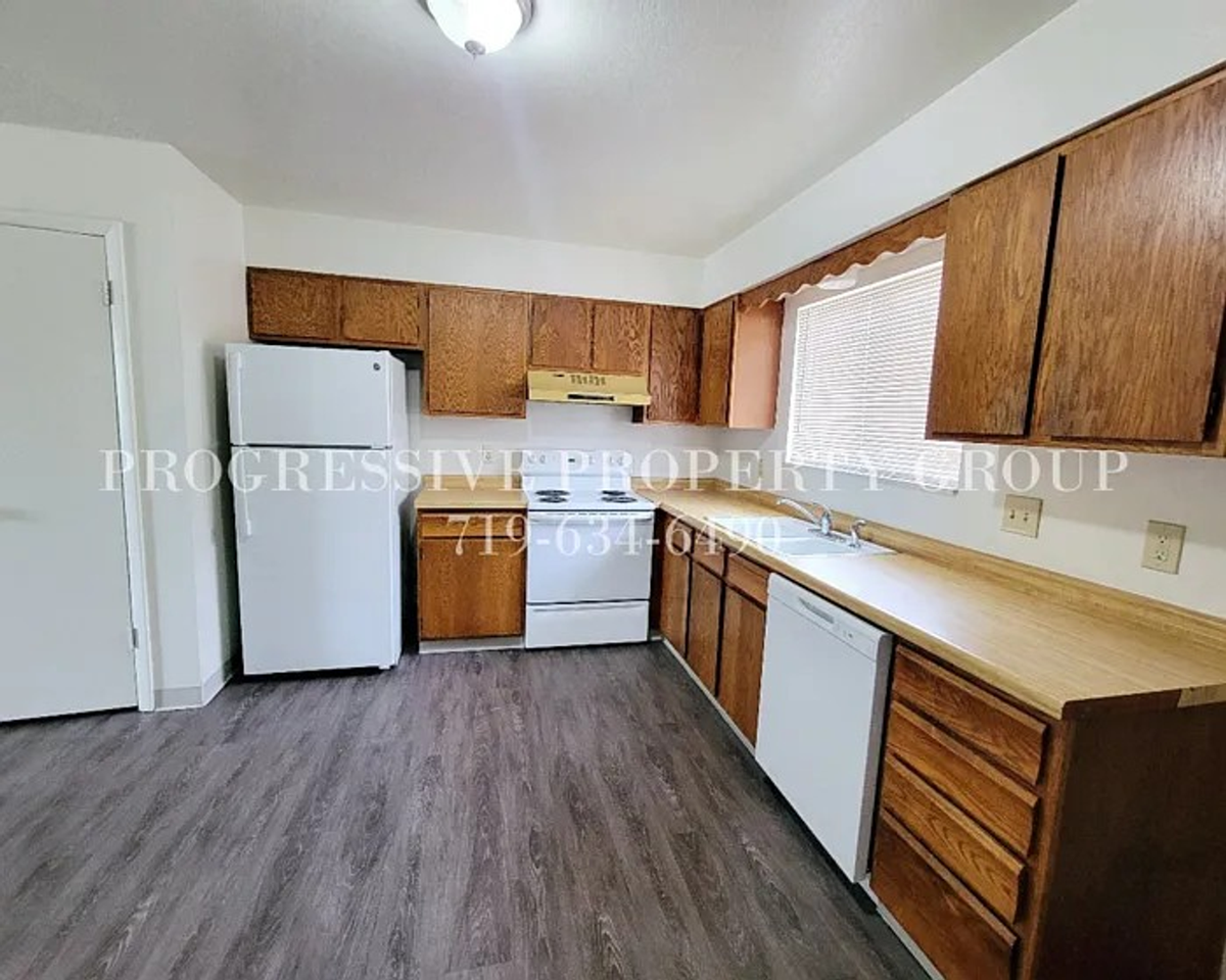 49 Chestnut Dr #B - Photo 2 of 13