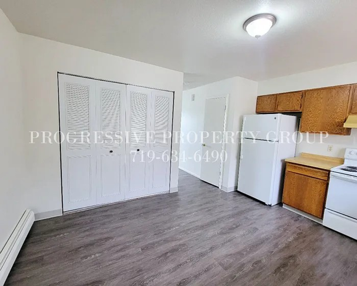 49 Chestnut Dr #B - Photo 3 of 13