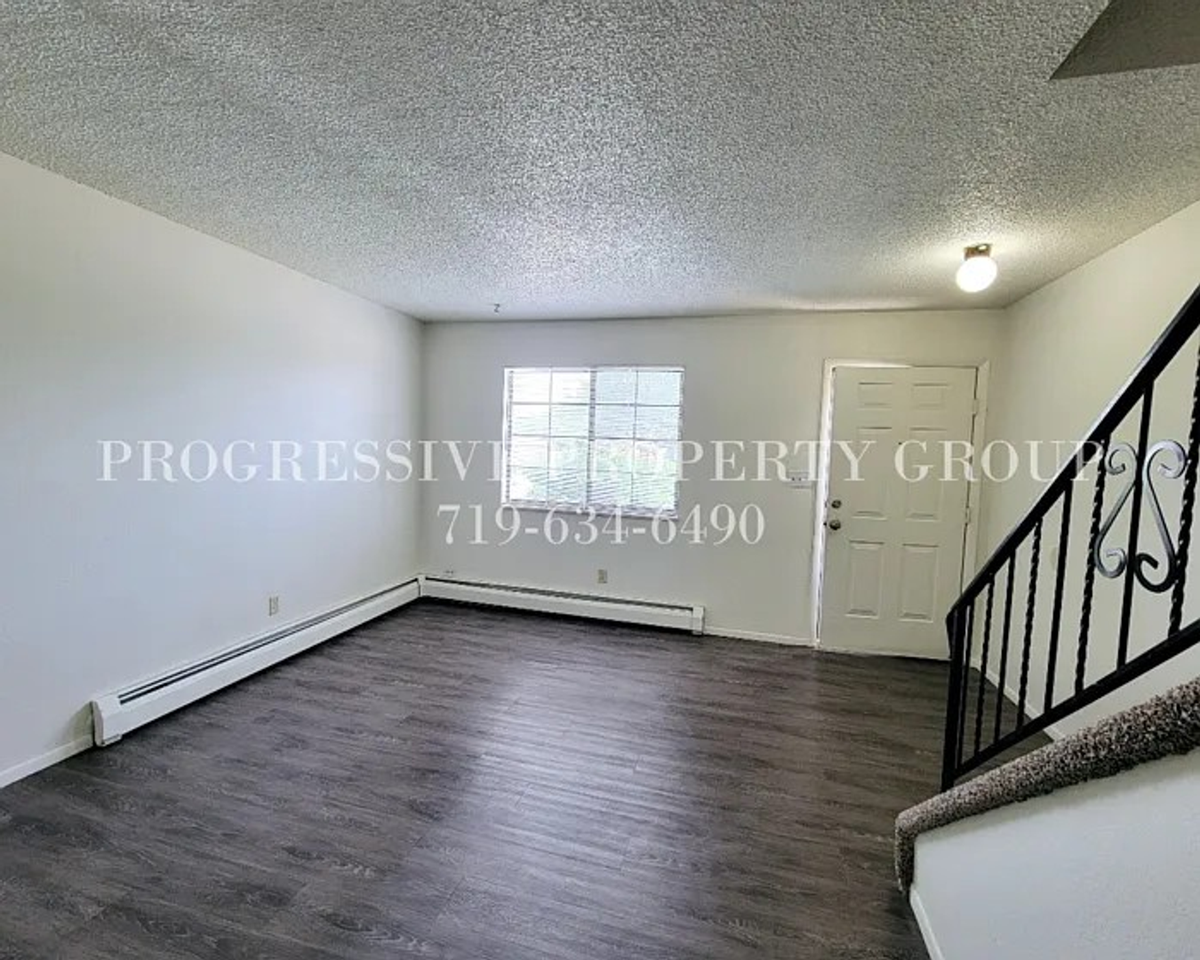 49 Chestnut Dr #B - Photo 4 of 13