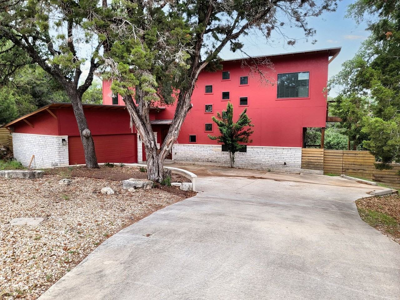 325 Southwind Rd - Photo 2 of 40