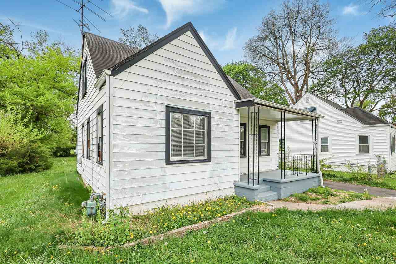 1590 Vendome Dr S - Photo 5 of 38
