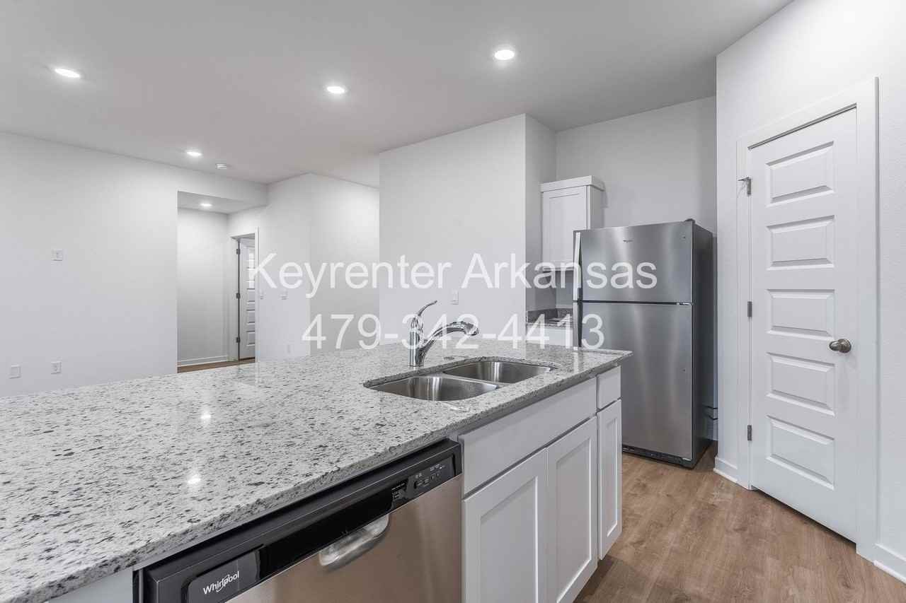 551 Shepherd St - Photo 3 of 21